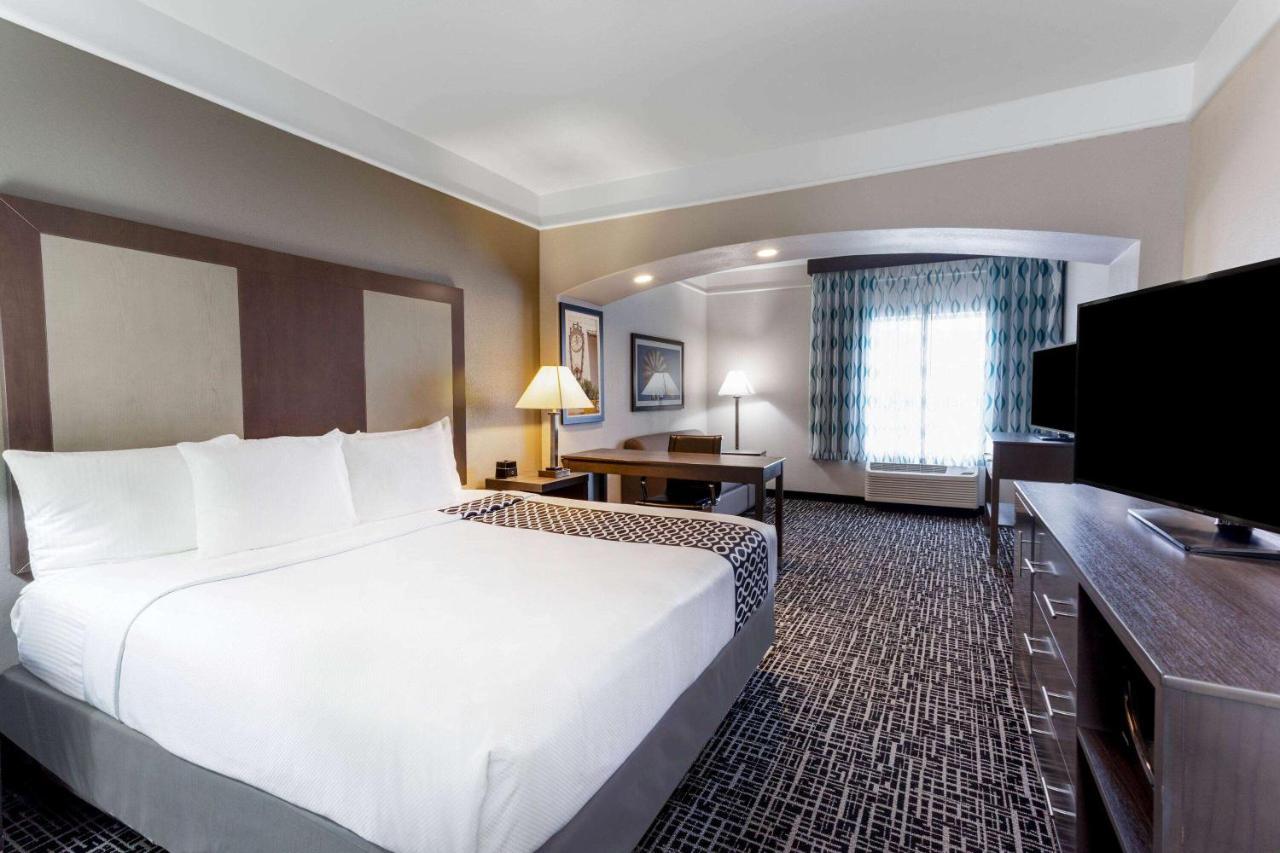 La Quinta By Wyndham Seguin Hotel Екстериор снимка