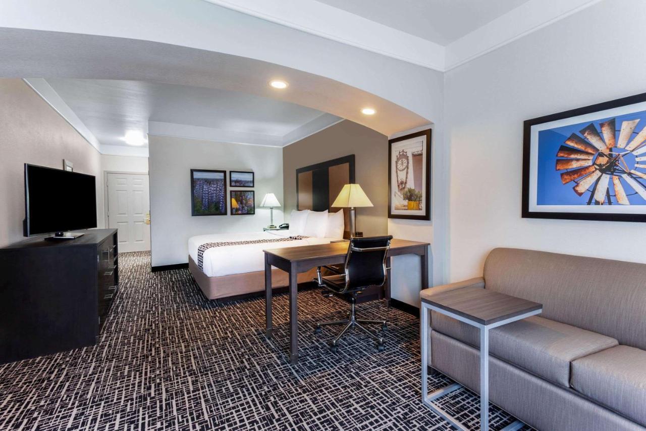 La Quinta By Wyndham Seguin Hotel Екстериор снимка